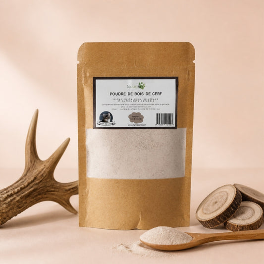 Sachet kraft de recharge de poudre de bois de cerf NaturoVet, avec bois de cerf, rondelles de bois et cuillère de poudre.